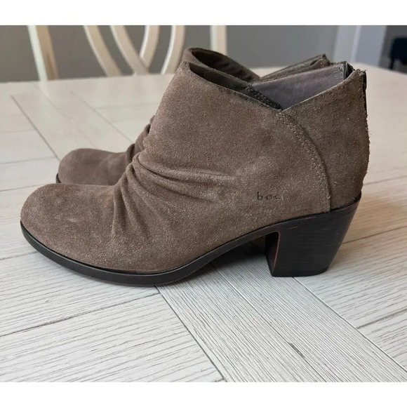 BOC brown suede heeled ankle boots.Women's sz8.5. Rear‎ zipper.2 3/4"block heel. - Picture 9 of 9